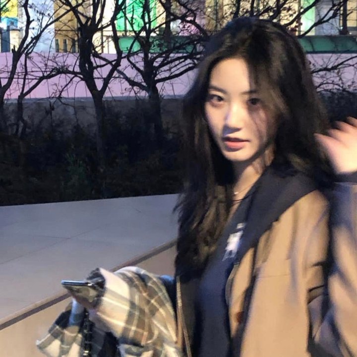 那女孩是谁 封面